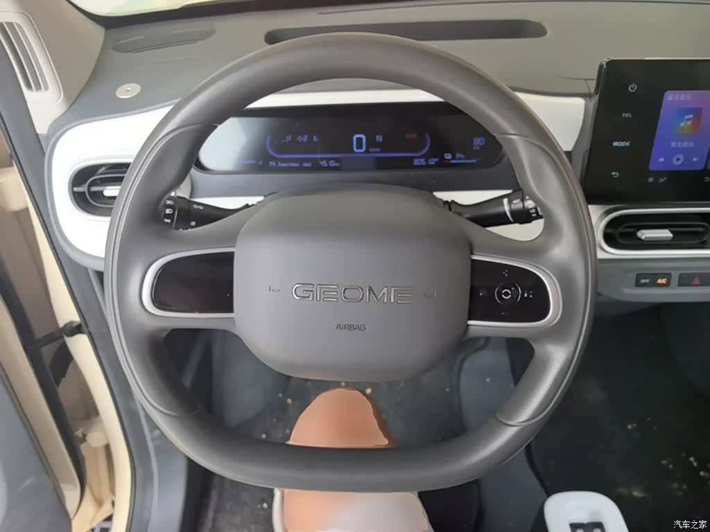 Geely Panda, 2025 11
