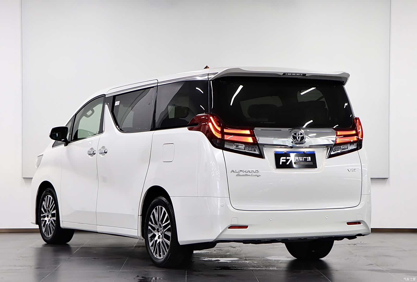 Toyota Alphard, 2017 4