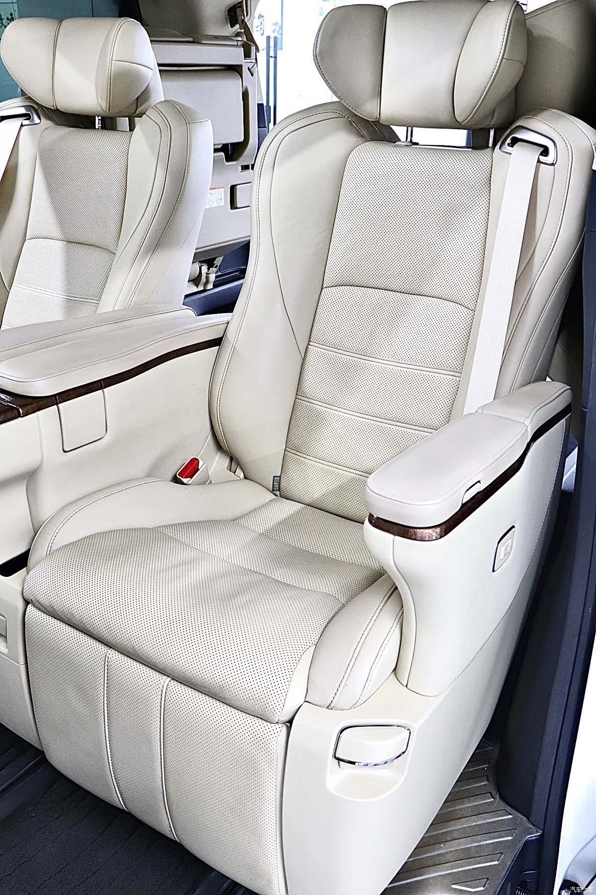 Toyota Alphard, 2017 14