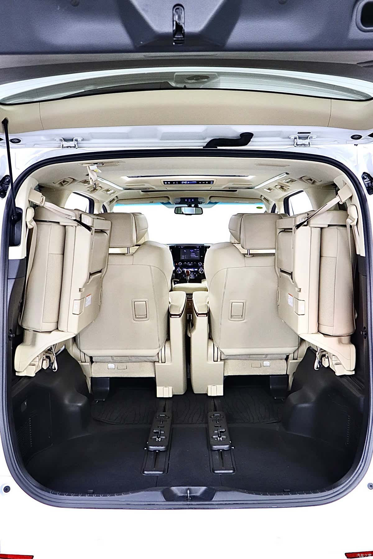 Toyota Alphard, 2017 19