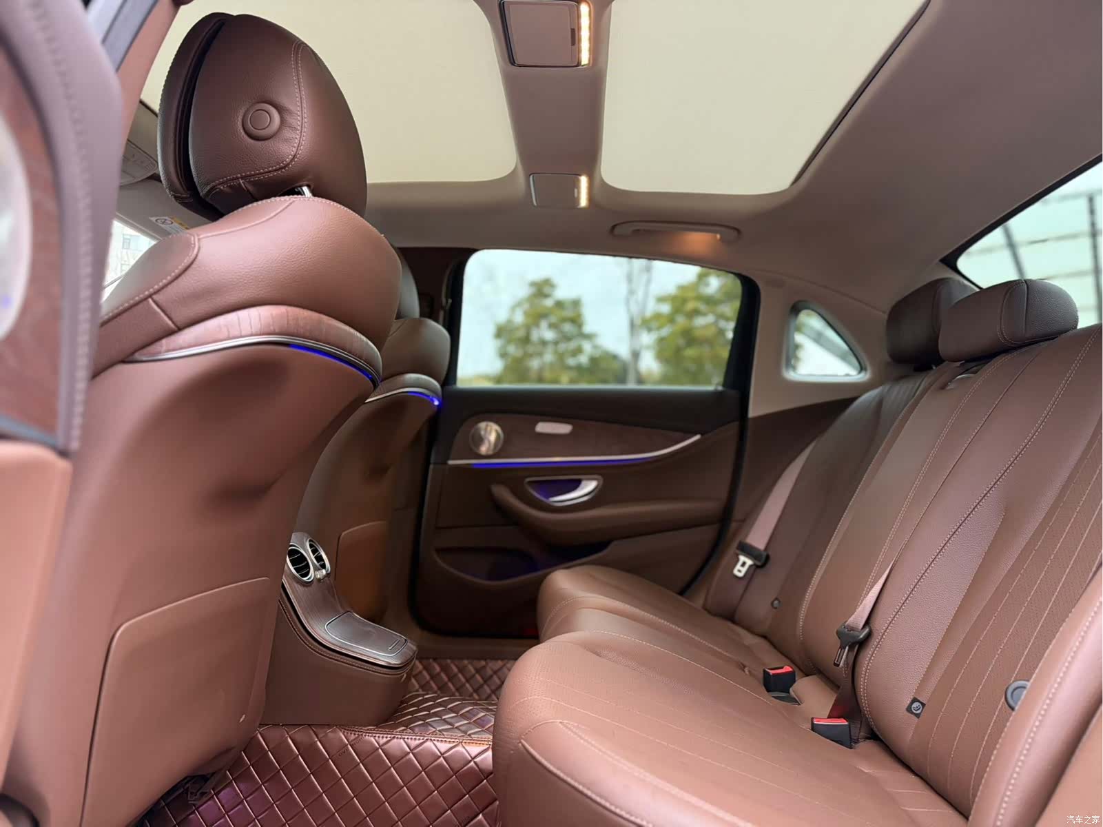 Mercedes-Benz E-Class, 2022 16