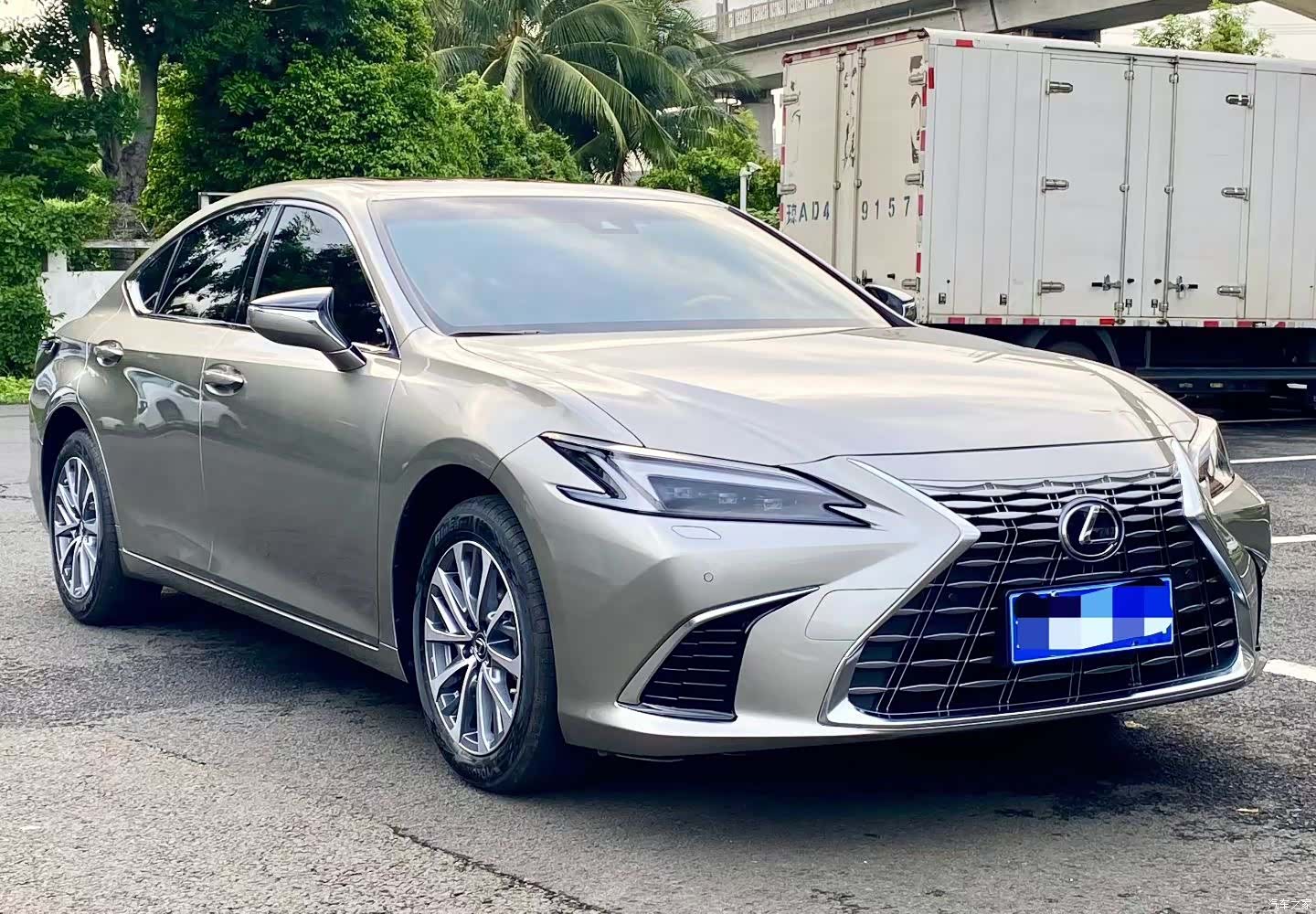Lexus ES, 2025 3