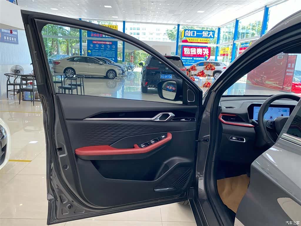 Geely Coolray, 2022 4