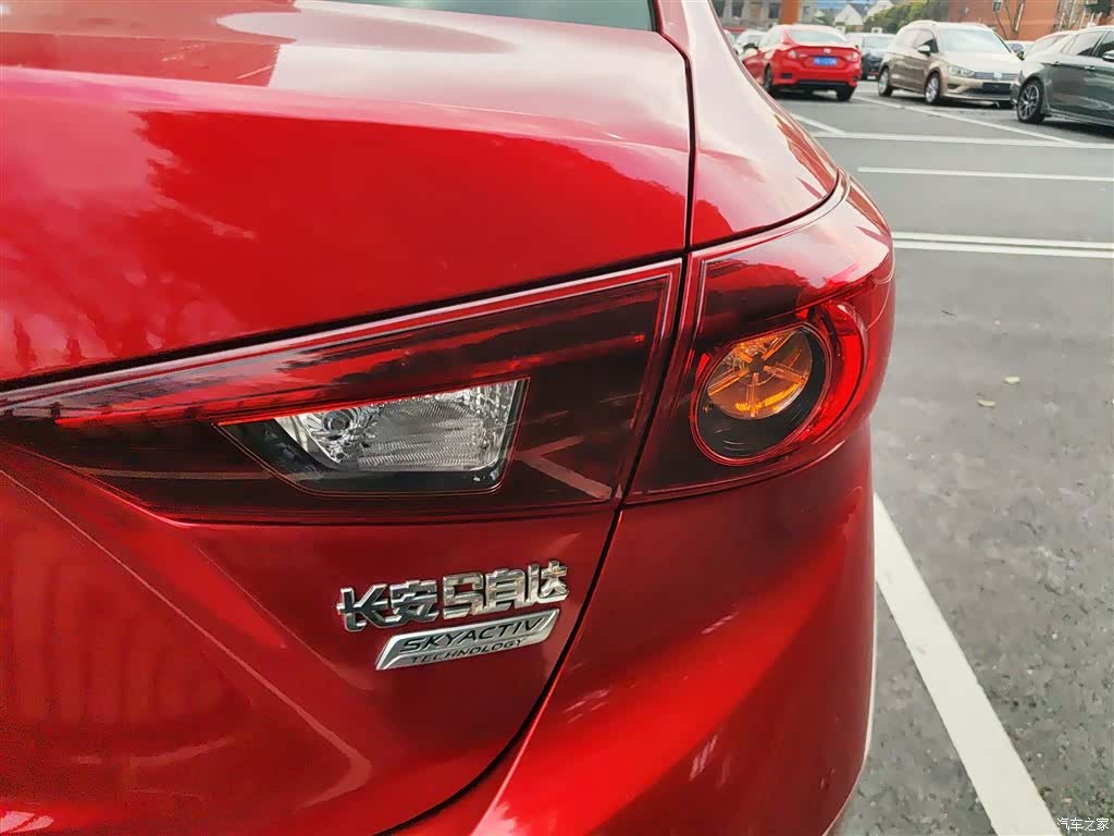 Mazda Mazda3, 2015 8