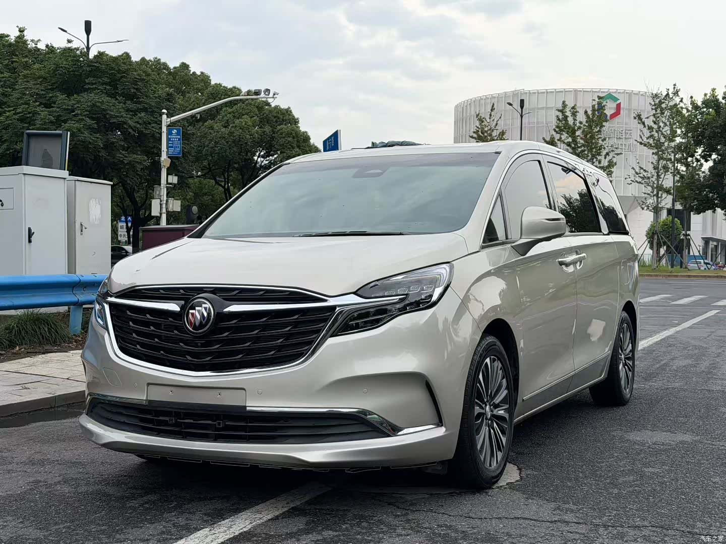 Buick GL8, 2021 1