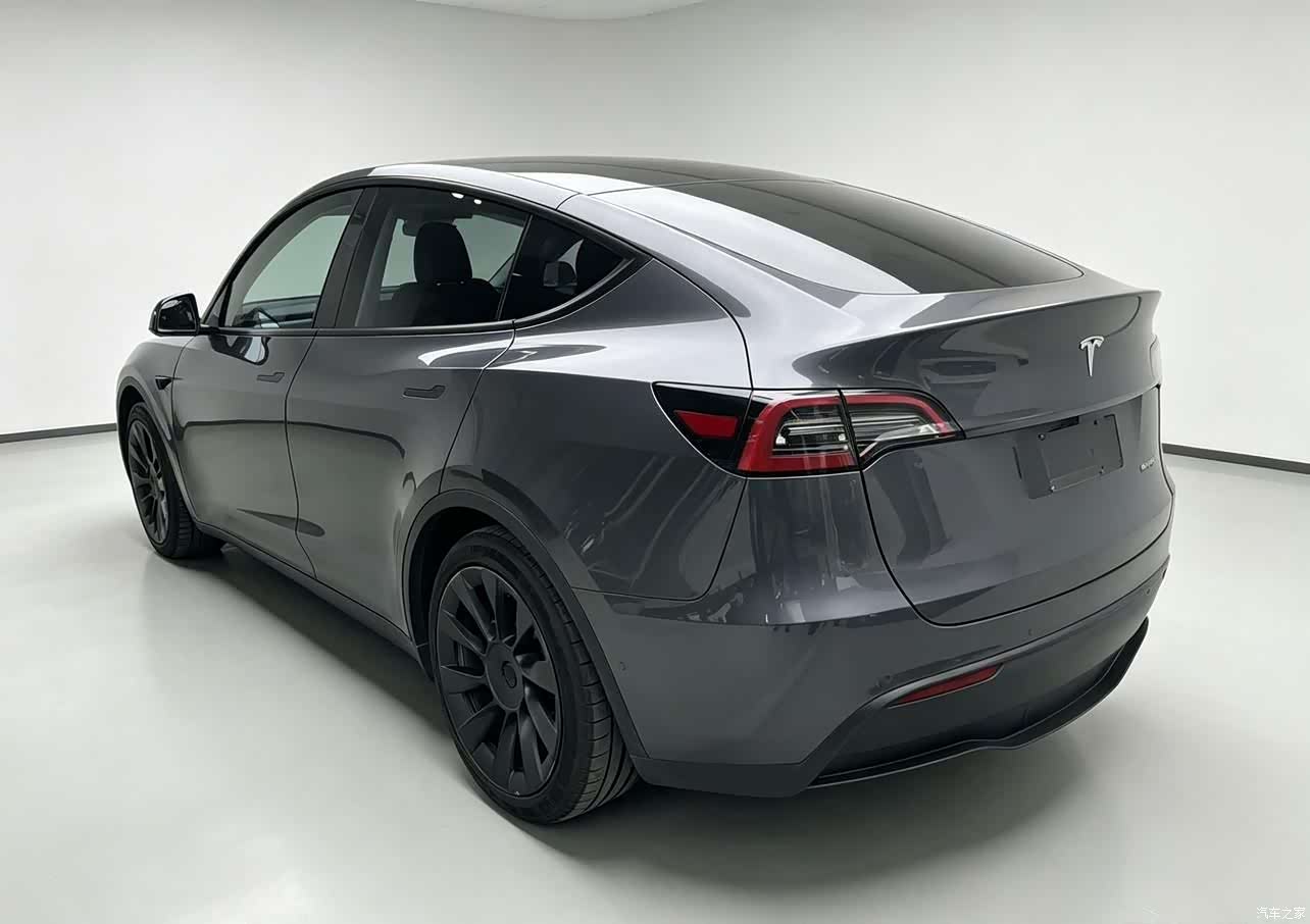 Tesla Model Y, 2022 4