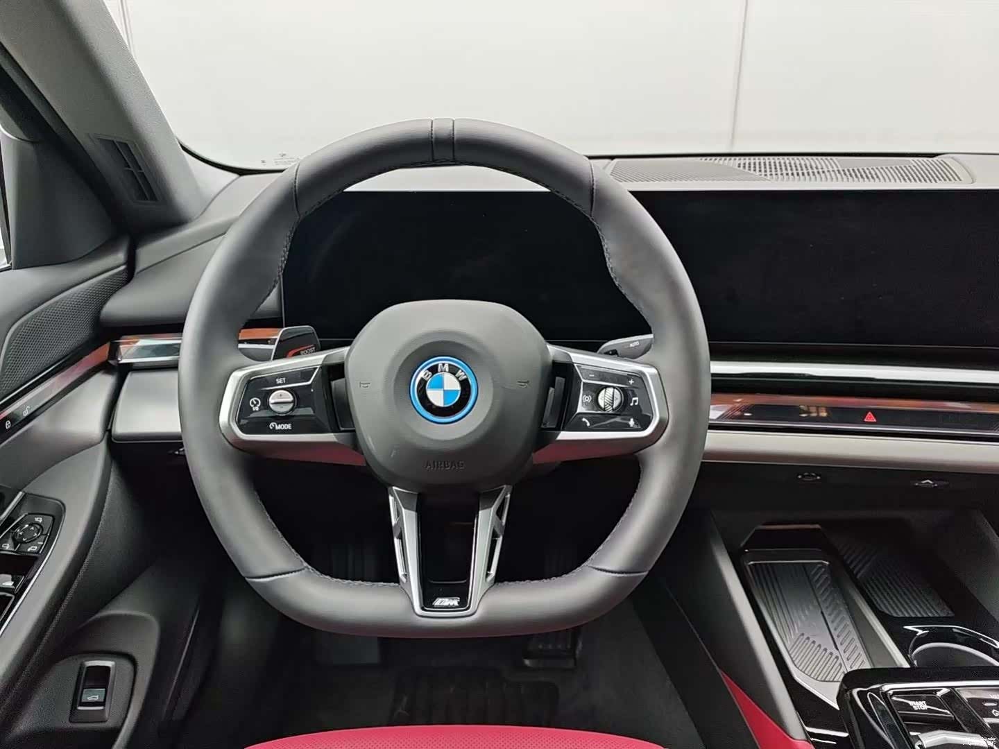 BMW i5, 2025 12