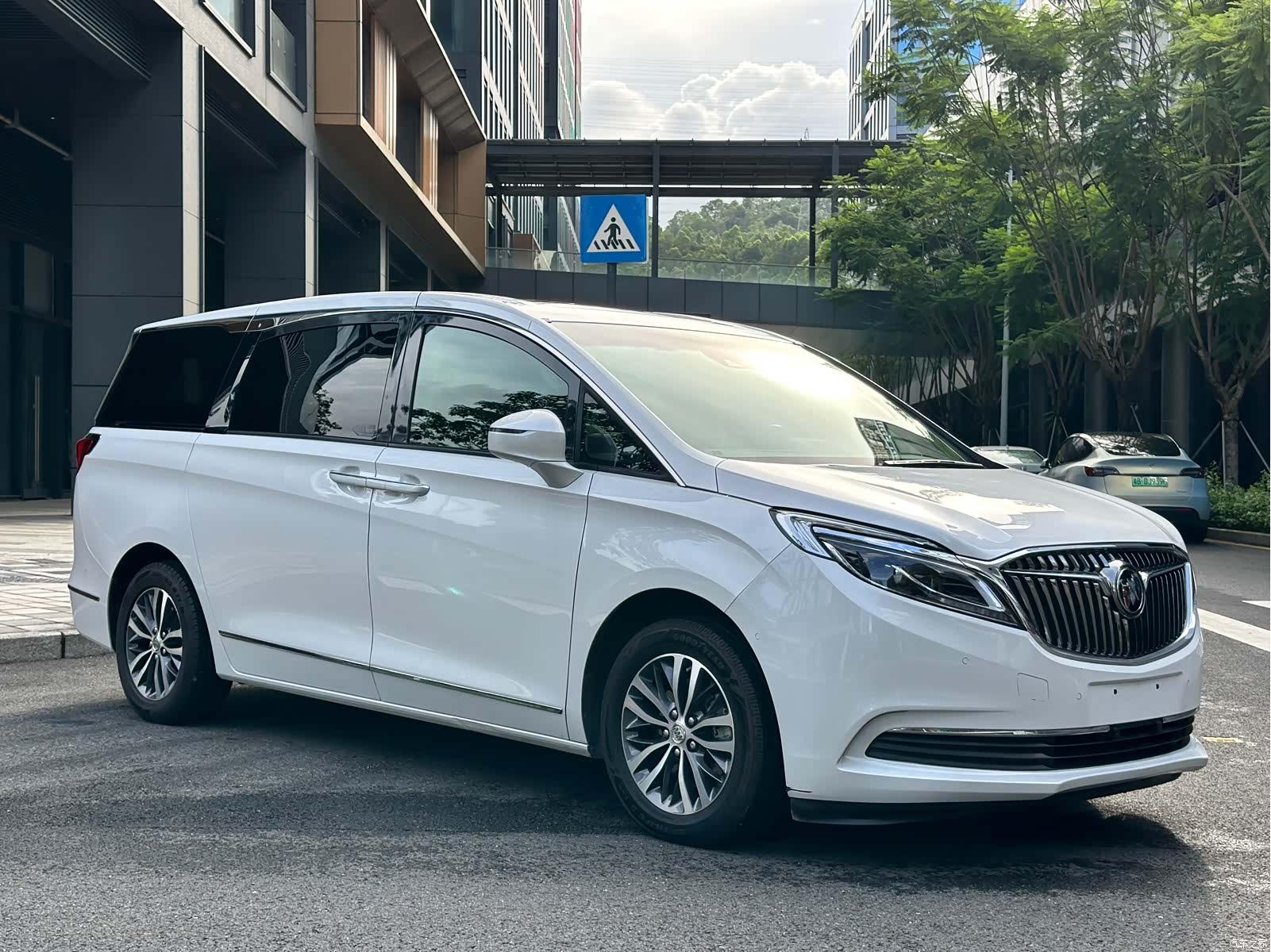 Buick GL8, 2019 3