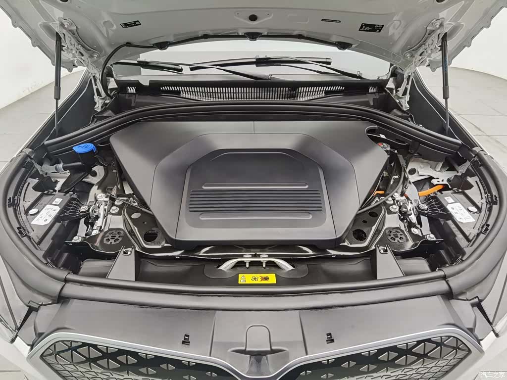 BMW iX1, 2025 6
