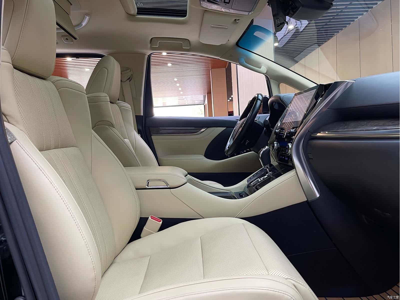 Toyota Alphard, 2021 6