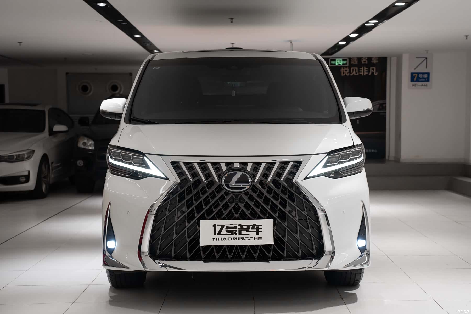 Lexus LM