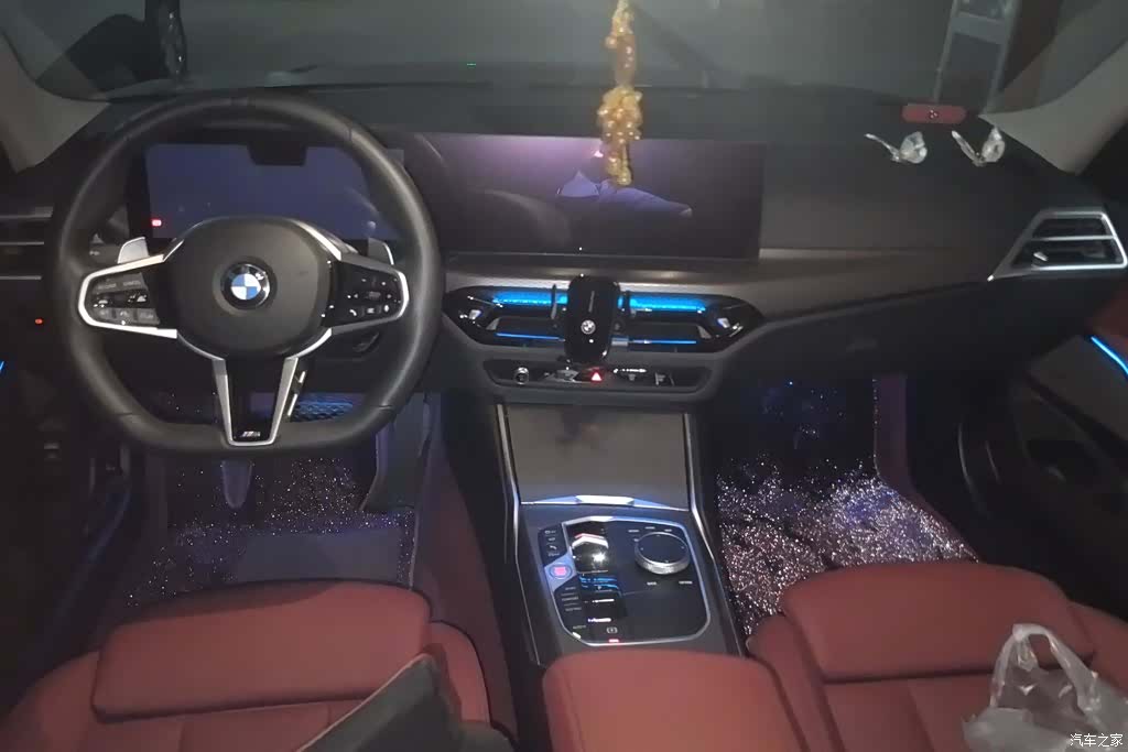 BMW 3 Series, 2025 12