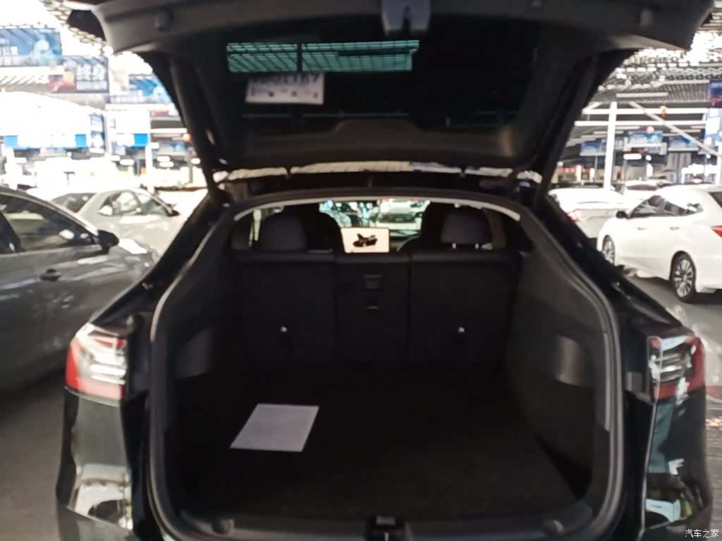Tesla Model Y, 2023 19