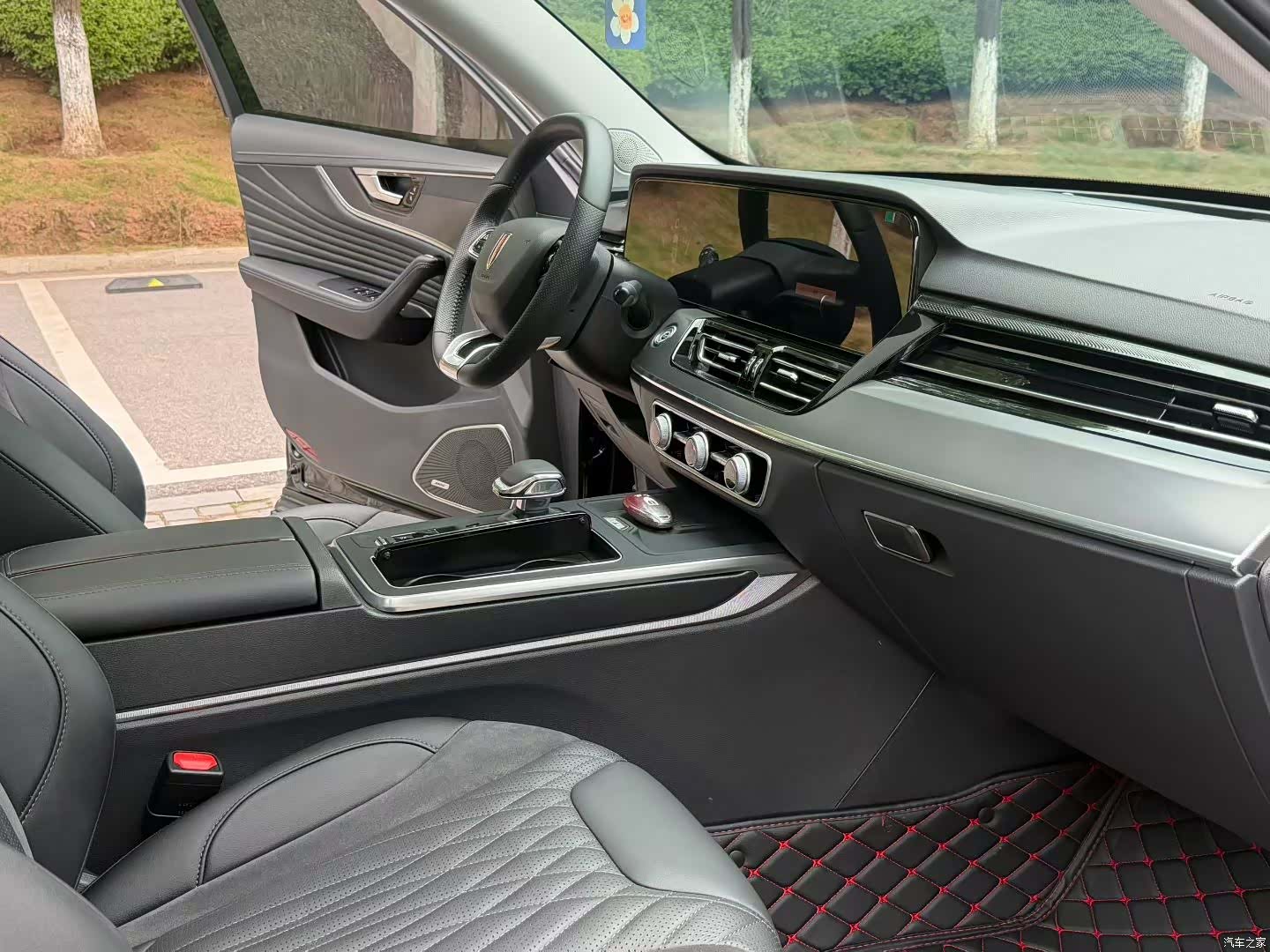 Hongqi HS5, 2024 6
