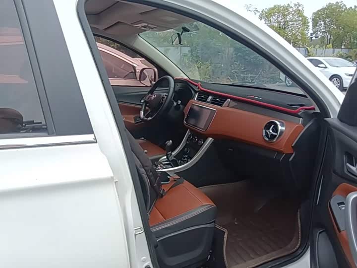 BAIC Huansu S3 2016 S3 L 1.5L МКПП Премиум