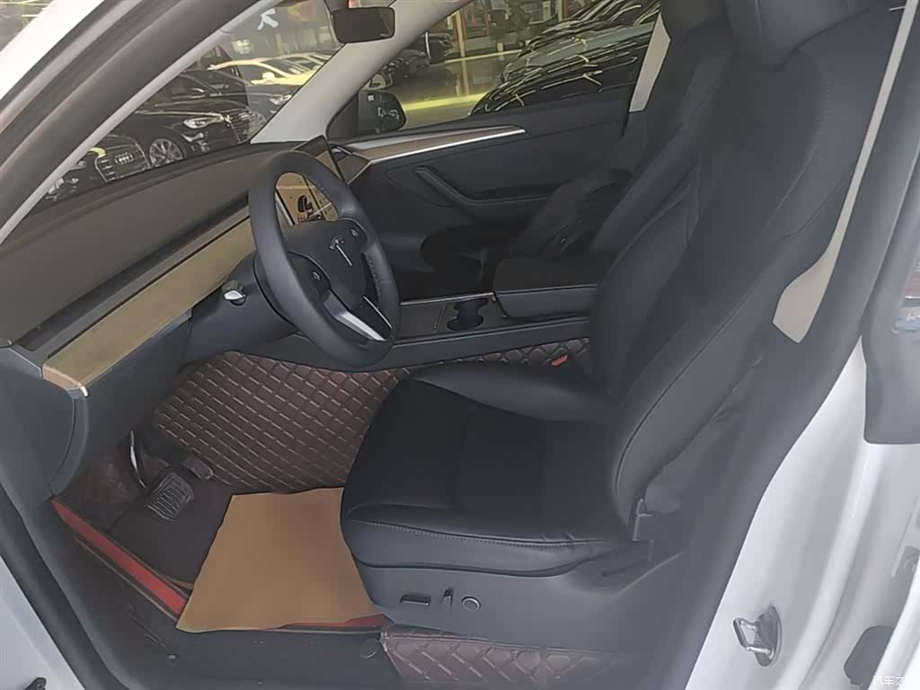 Tesla Model Y, 2022 15