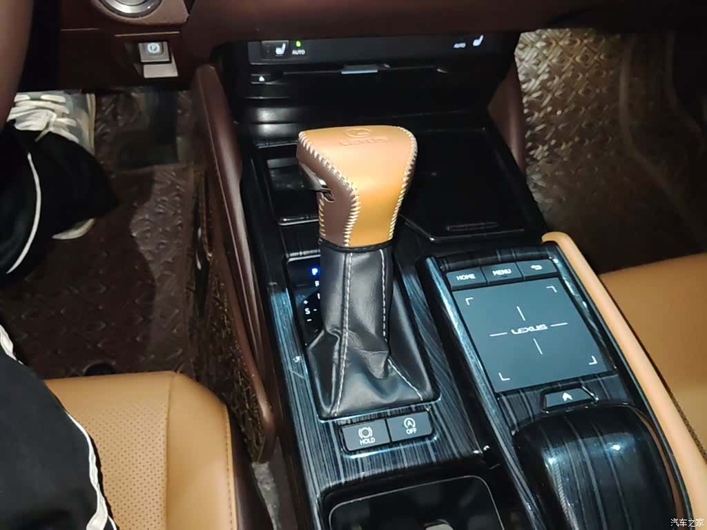 Lexus ES, 2019 14