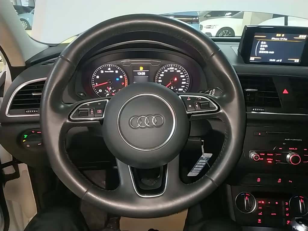 Audi Q3, 2018 11