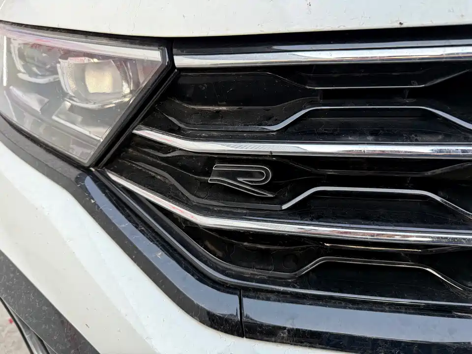 Volkswagen T-ROC exploring Songs