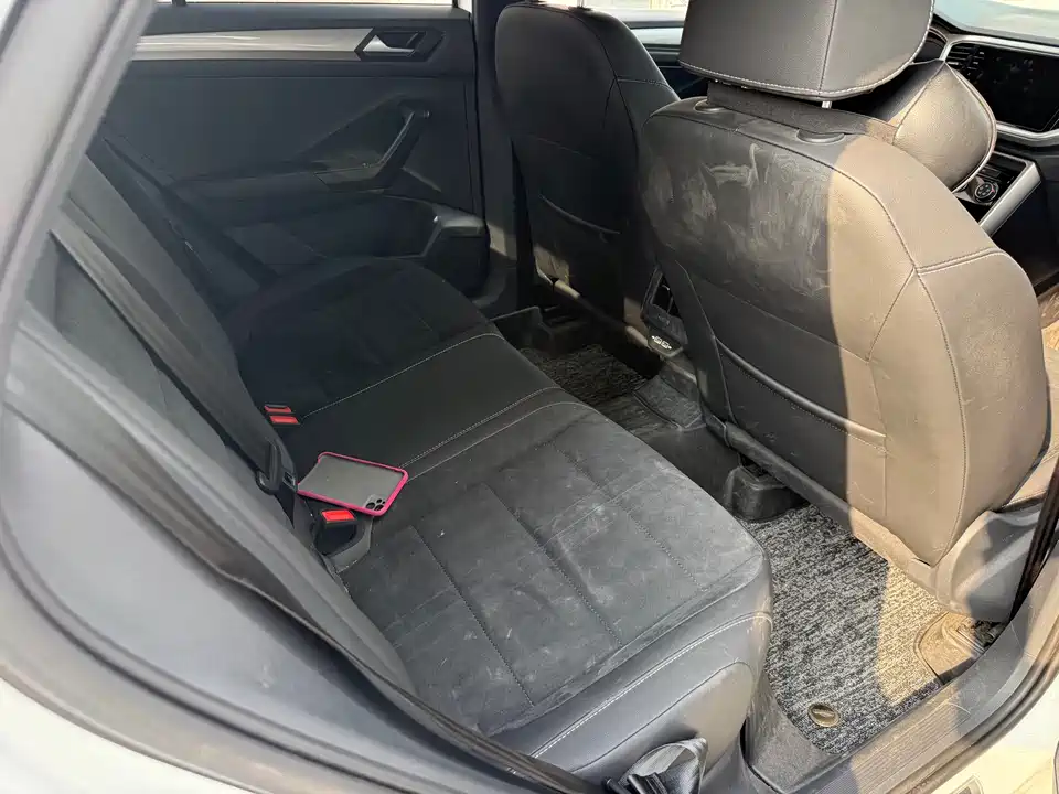 Volkswagen T-ROC exploring Songs