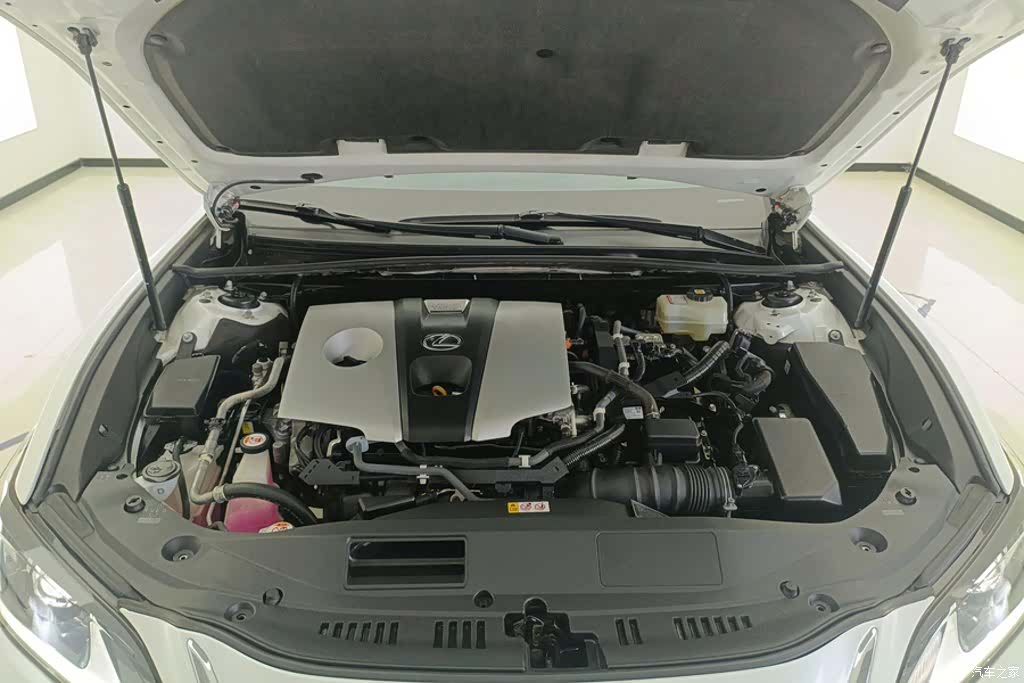 Lexus ES, 2020 10