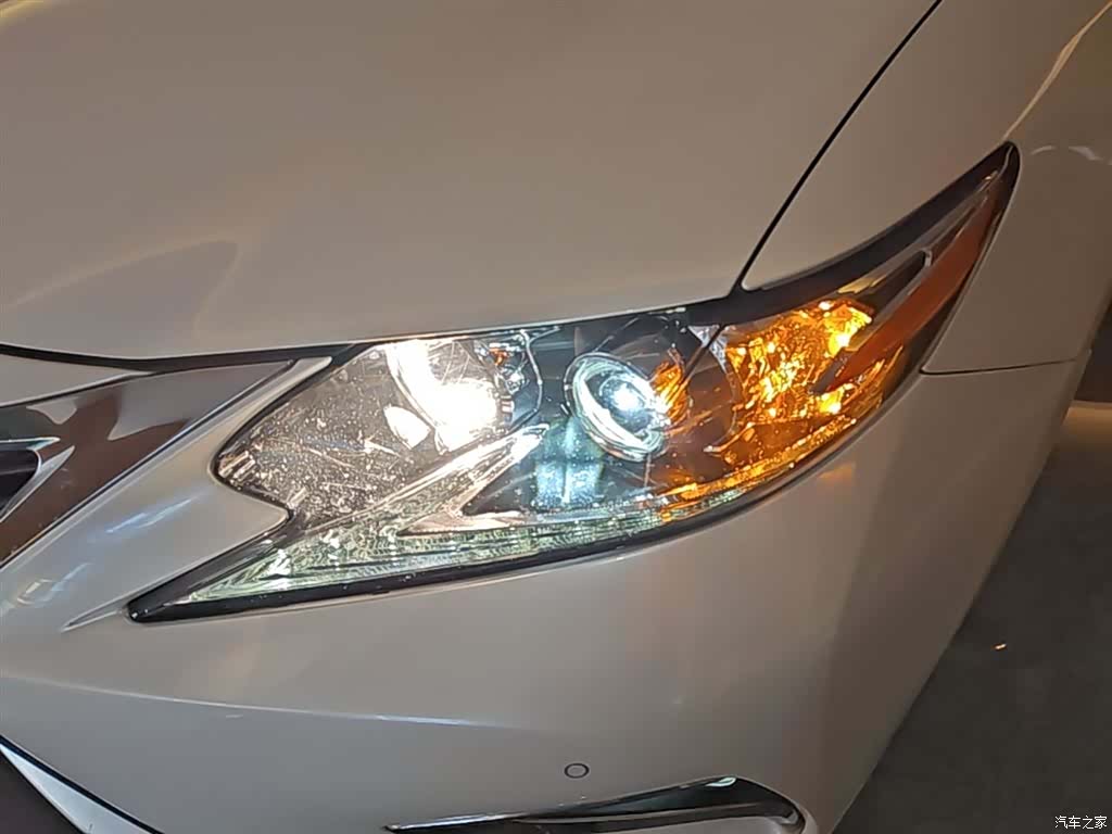 Lexus ES, 2016 24