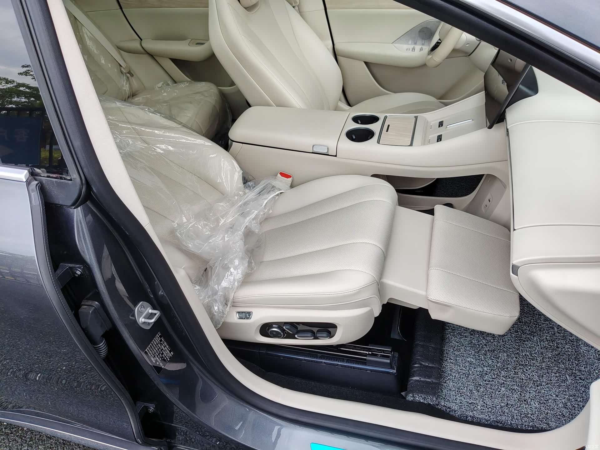 Luxeed R7, 2026 14