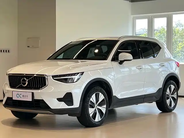 Volvo XC40 2024 — купить из Китая под заказ
