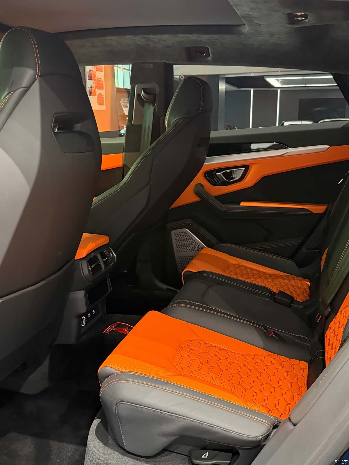 Lamborghini Urus, 2022 11