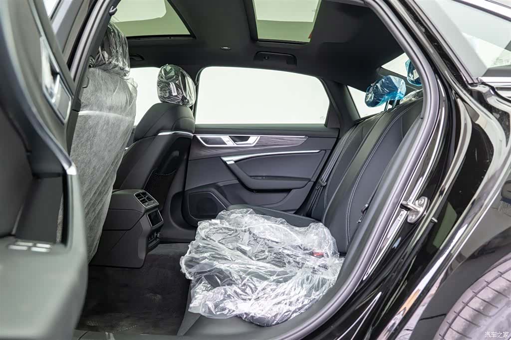 Audi A6L, 2026 12