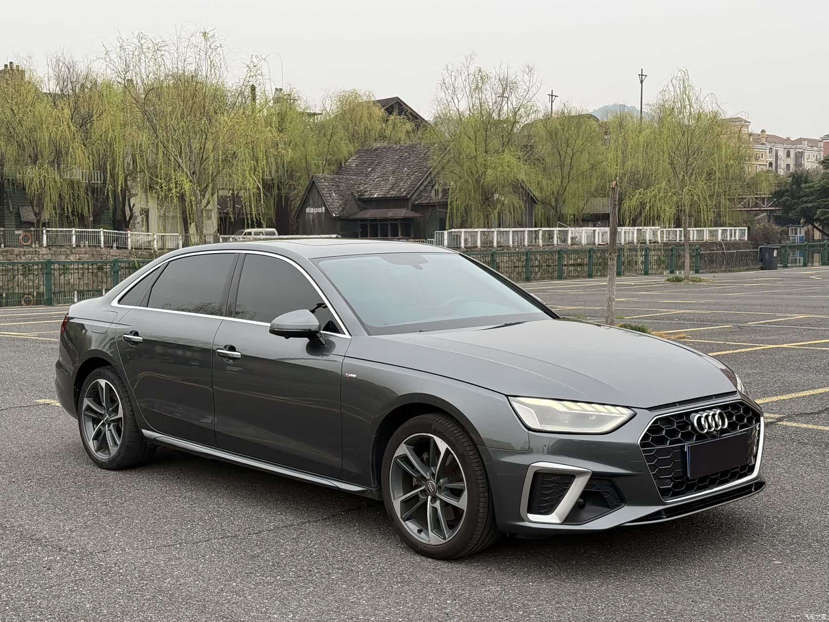 Audi A4L, 2021 все фото