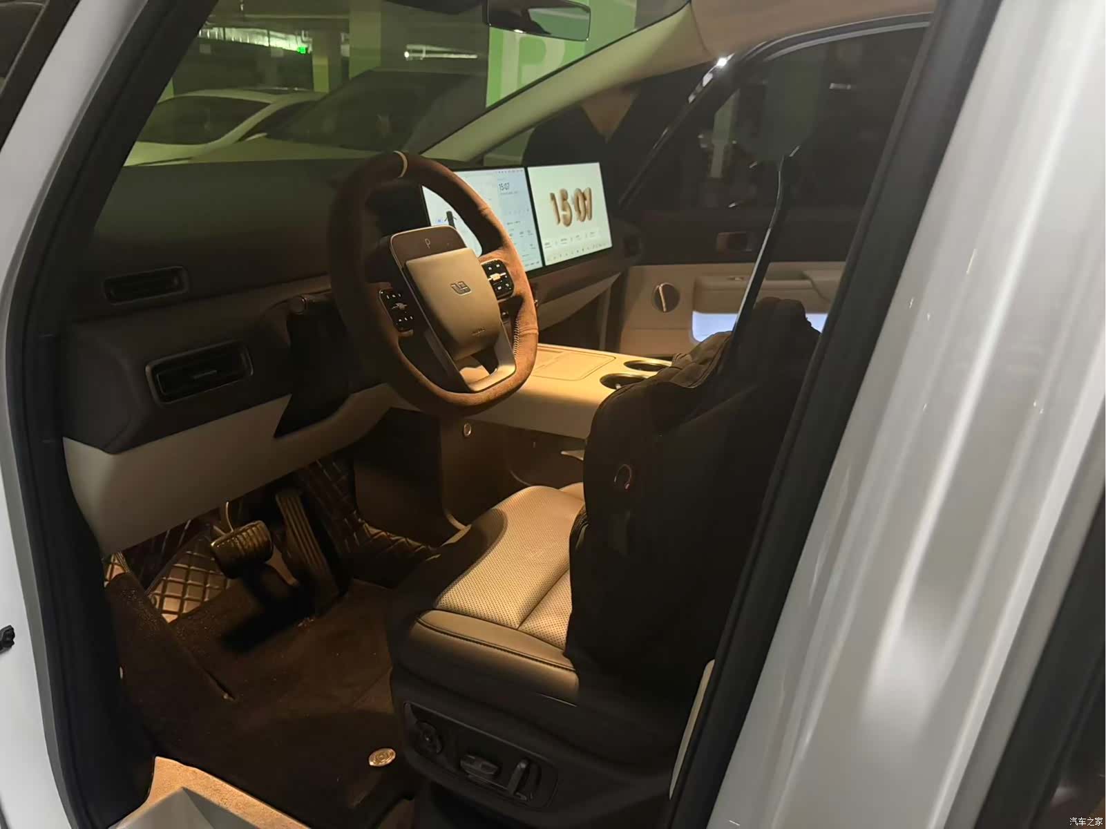 Li Auto MEGA, 2024 8