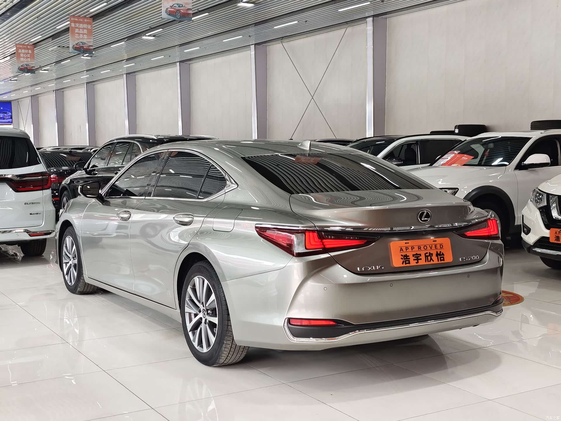 Lexus ES, 2019 4
