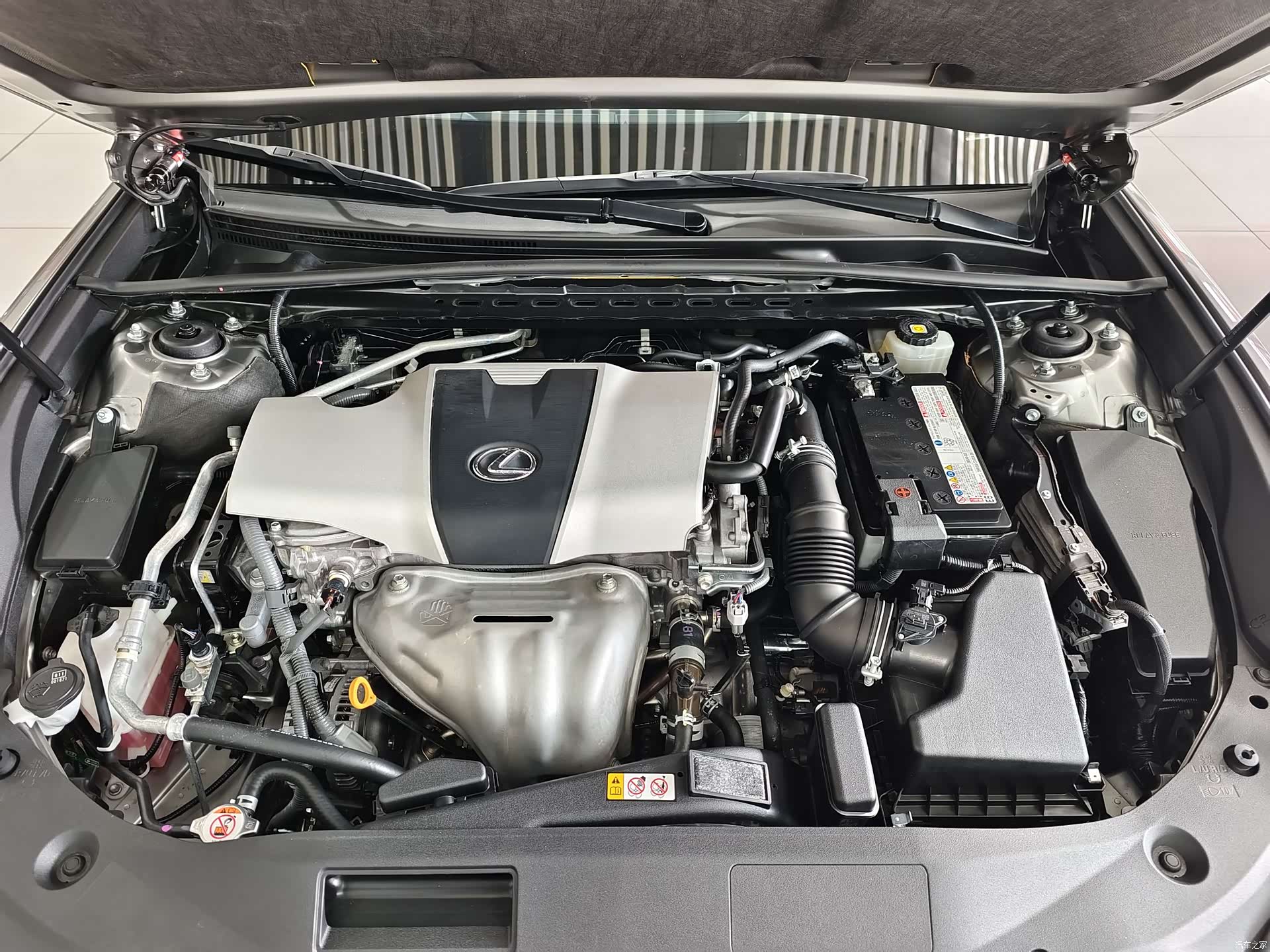 Lexus ES, 2019 14