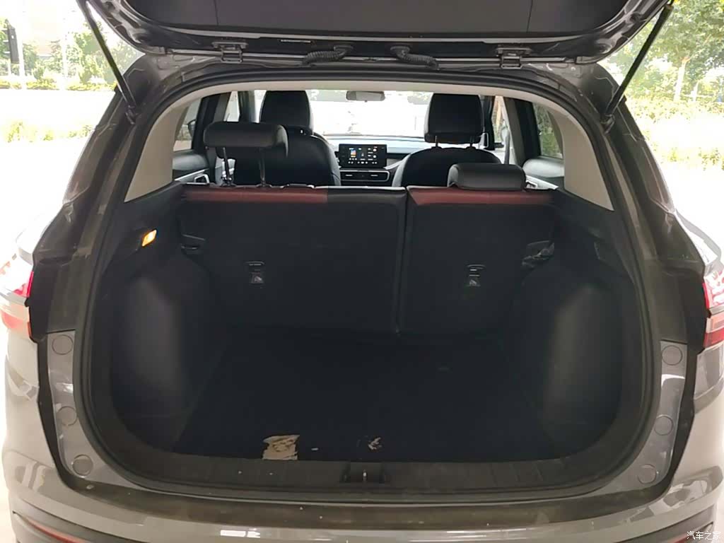 Geely Coolray, 2022 19