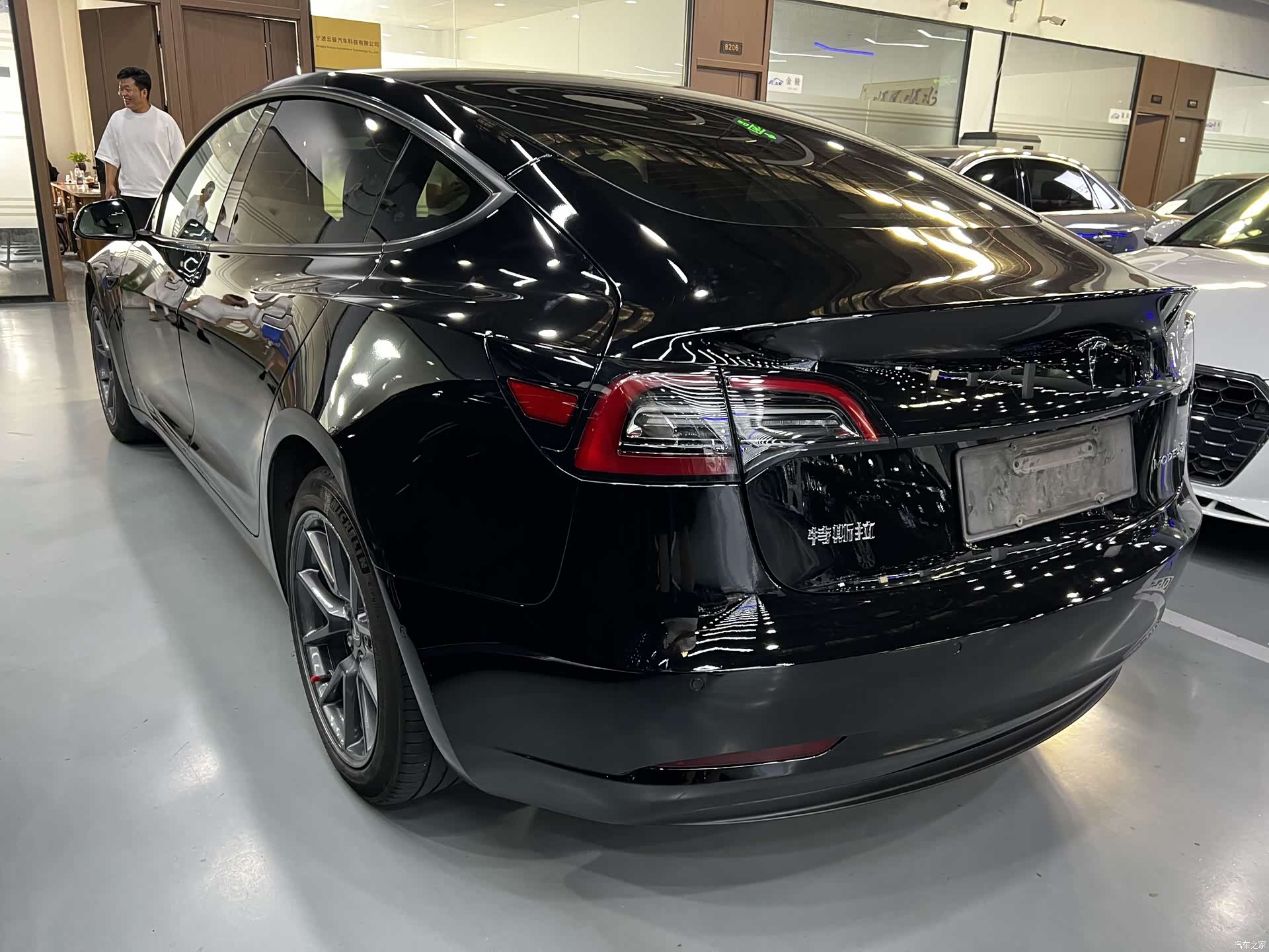Tesla Model 3, 2022 13
