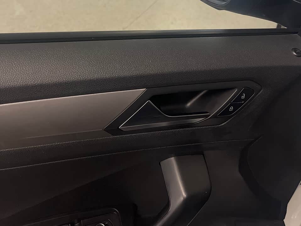 Volkswagen T-ROC exploring Songs