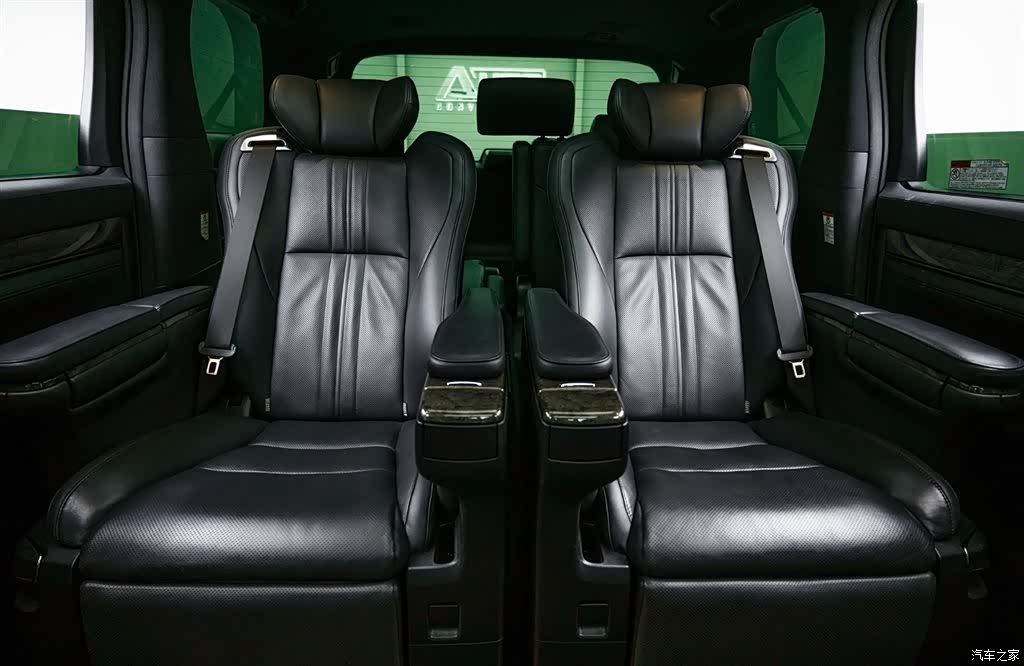 Toyota Vellfire, 2021 11