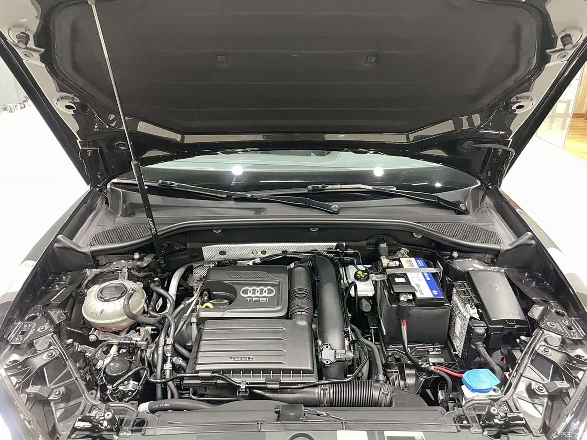 Audi Q2L, 2023 13
