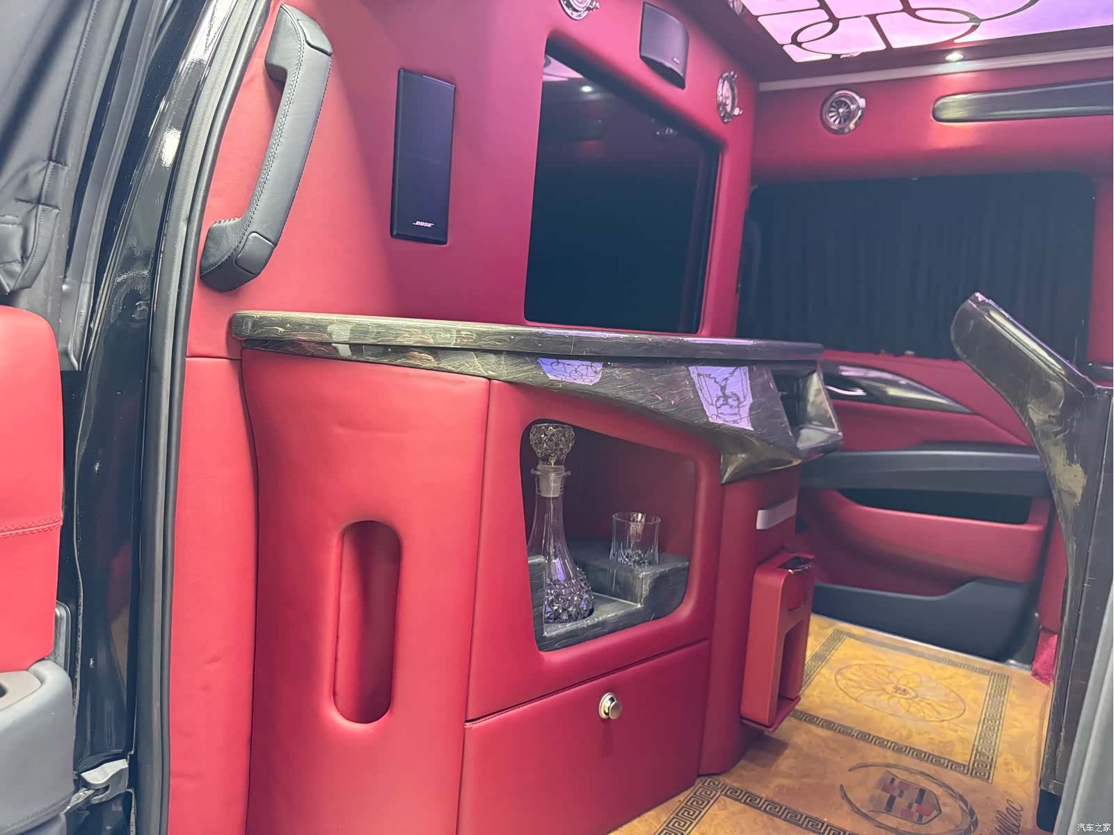 Cadillac Escalade, 2018 13