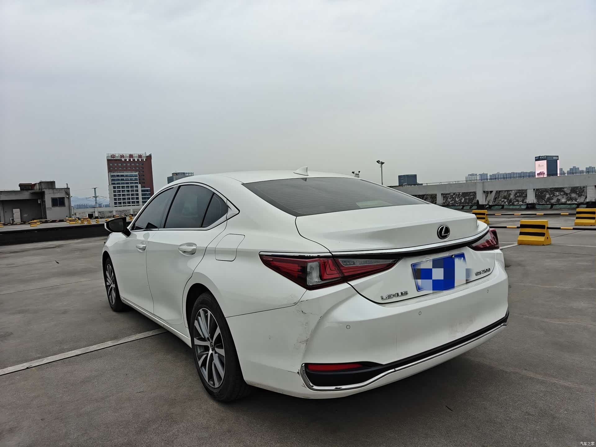 Lexus ES, 2021 все фото