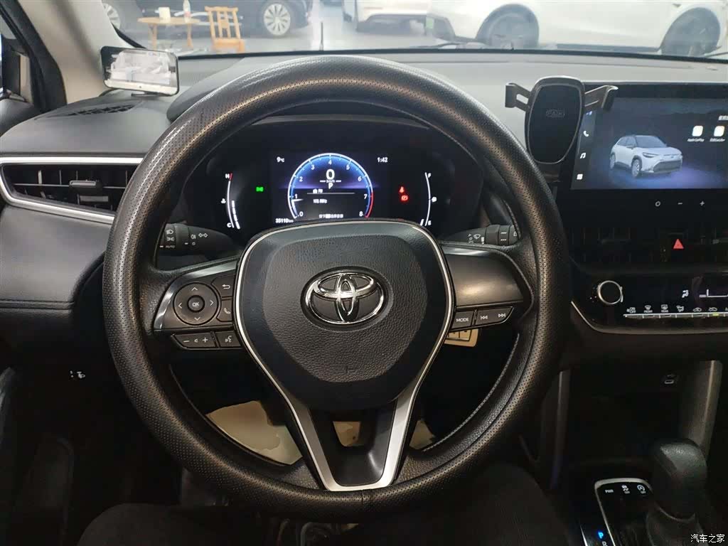Toyota Frontlander, 2023 11