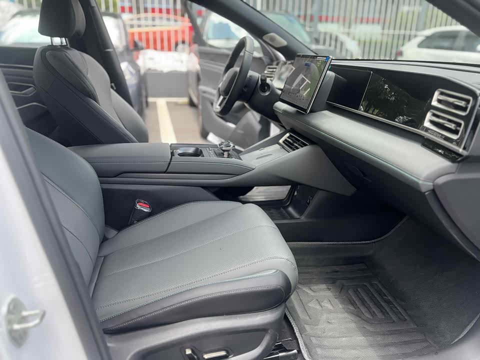 BYD Qin L BYD Qin L