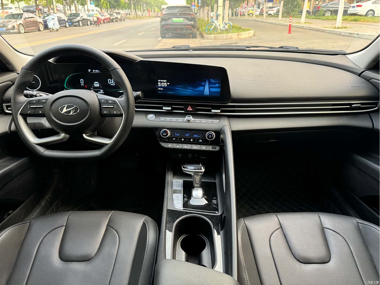 Hyundai Elantra, 2023 все фото