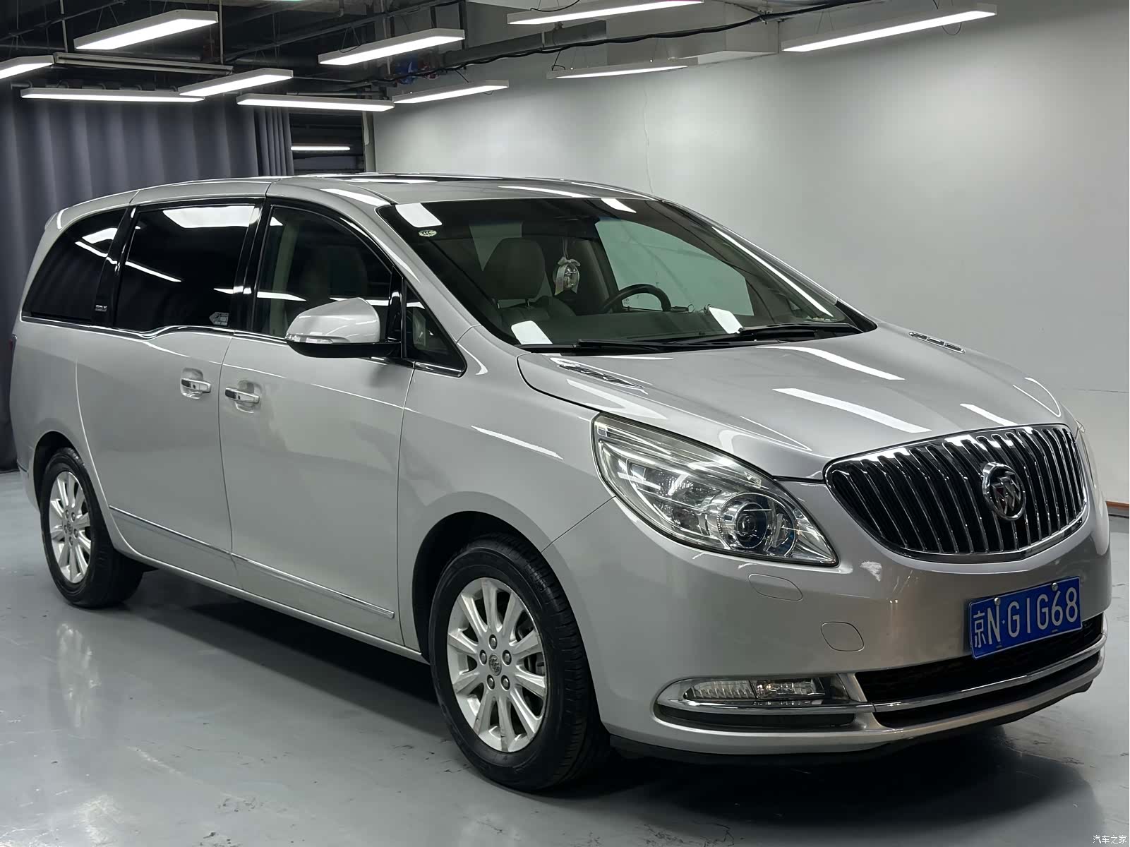 Buick GL8, 2011 2