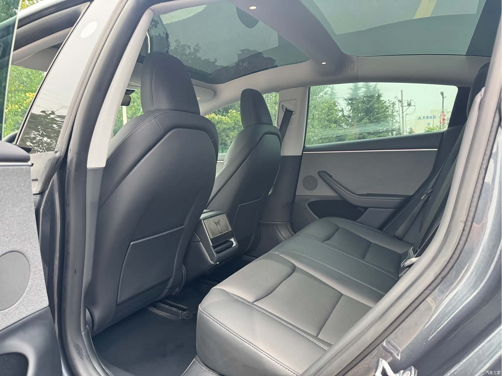 Tesla Model 3, 2024 12