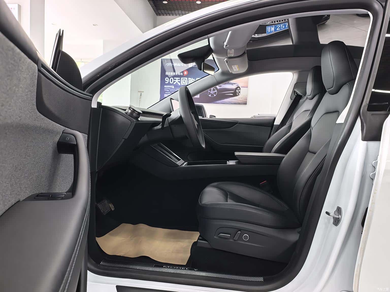 Tesla Model Y, 2025 9