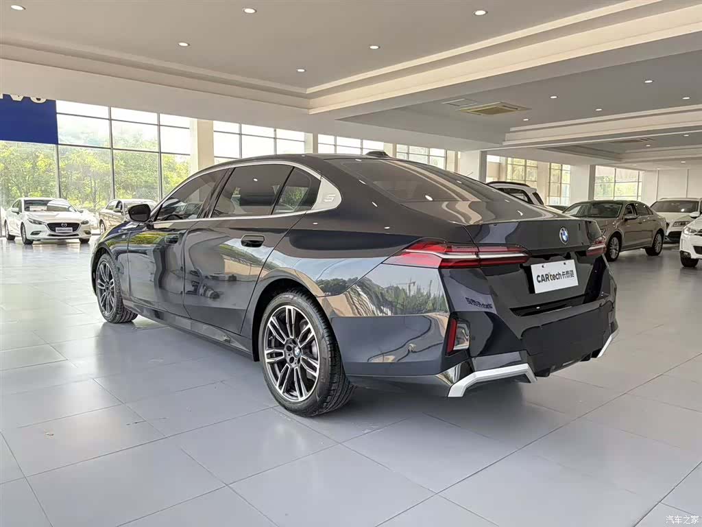BMW 5 Series, 2025 6