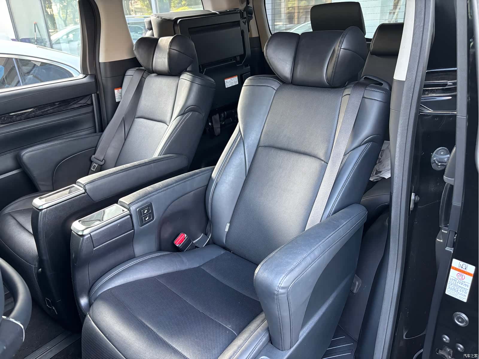 Toyota Alphard, 2019 13