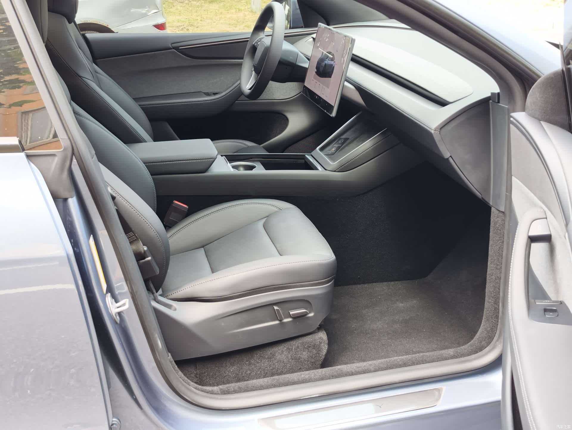 Tesla Model Y, 2026 9